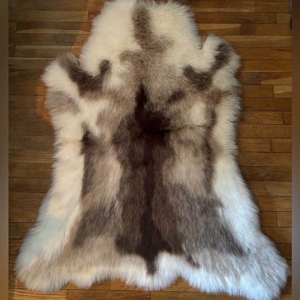 Luxurious Faux Fur Rug in Natural Tones